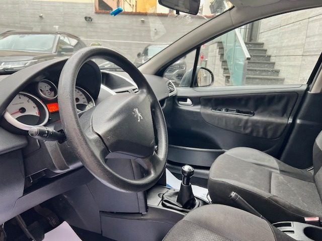 PEUGEOT 207 usata, con Boardcomputer
