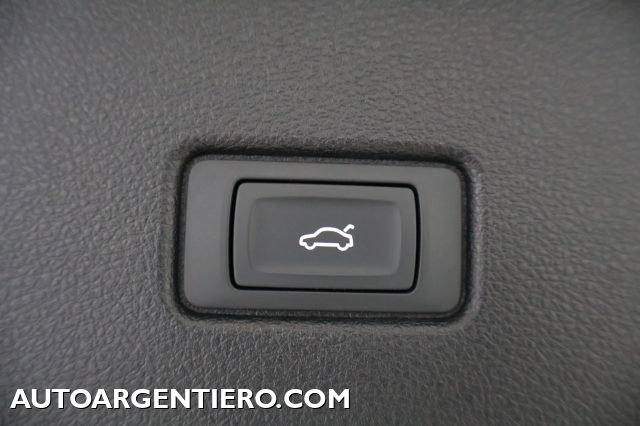 AUDI Q5 usata, con Sensori di parcheggio anteriori