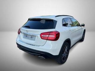 MERCEDES-BENZ GLA 180 usata, con Alzacristalli elettrici