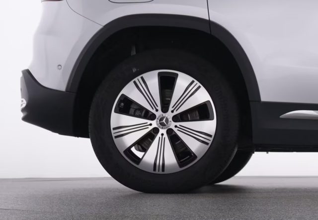 MERCEDES-BENZ EQA usata, con Park Distance Control