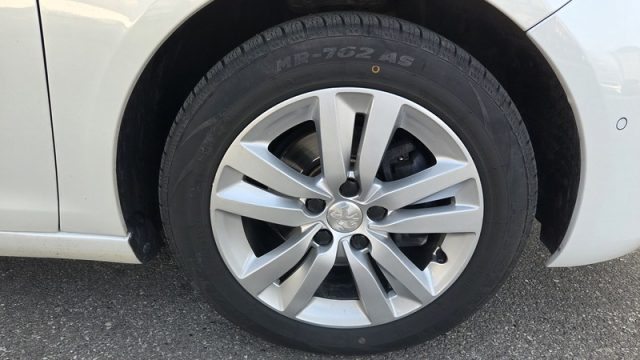 PEUGEOT 308 usata, con Autoradio
