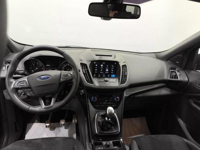 FORD Kuga usata, con Bracciolo