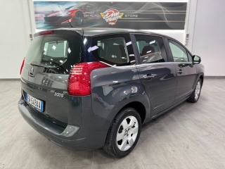 PEUGEOT 5008 usata, con Autoradio