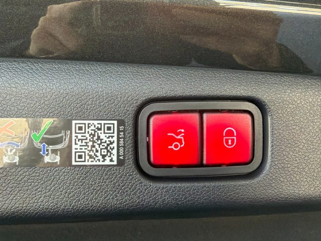 MERCEDES-BENZ E 300 usata, con Leve al volante