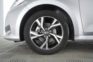 TOYOTA Yaris usata 8