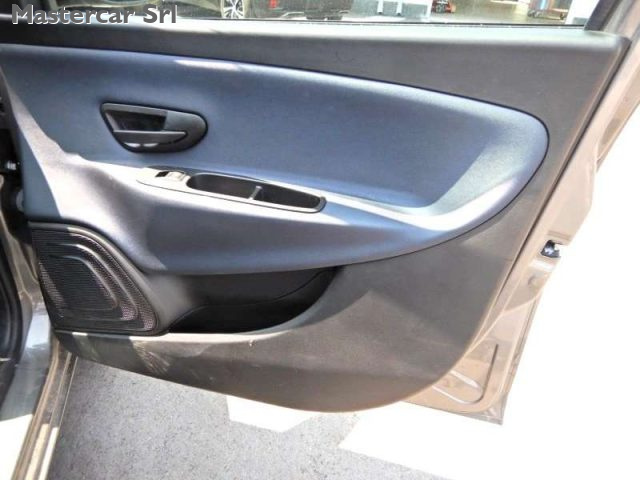 LANCIA Ypsilon usata, con Autoradio