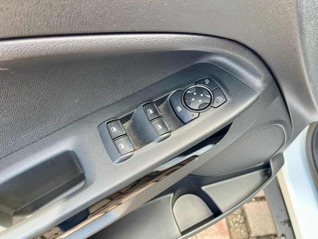 FORD EcoSport usata, con Sedile posteriore sdoppiato
