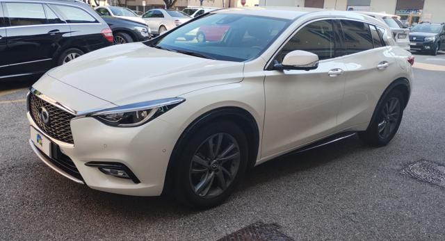 INFINITI Q30 usata, con Airbag laterali