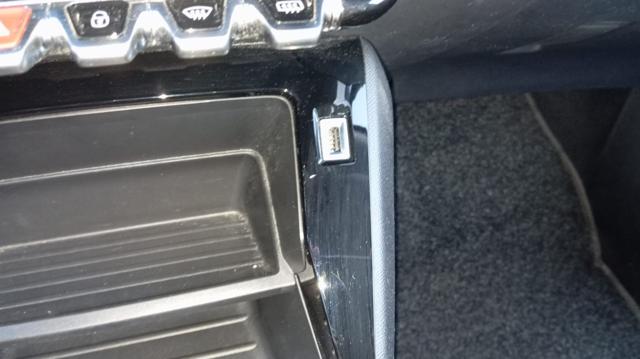 PEUGEOT 2008 usata, con Airbag testa