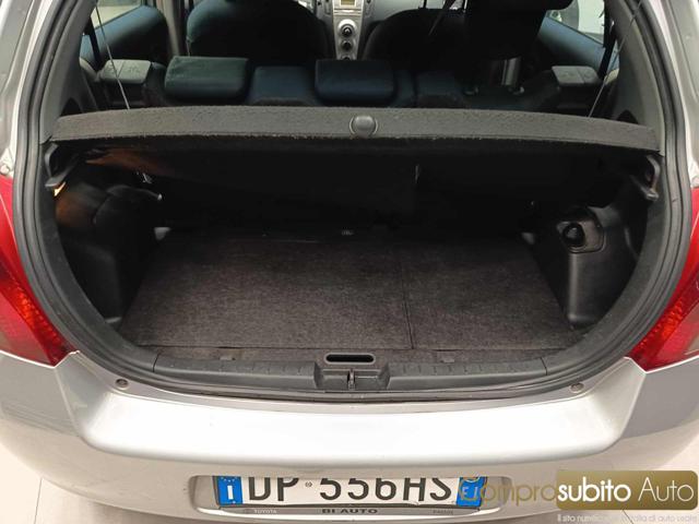 TOYOTA Yaris usata, con Sedile posteriore sdoppiato