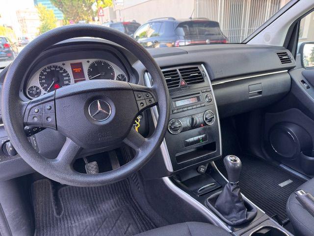 MERCEDES-BENZ B 180 usata, con Chiusura centralizzata