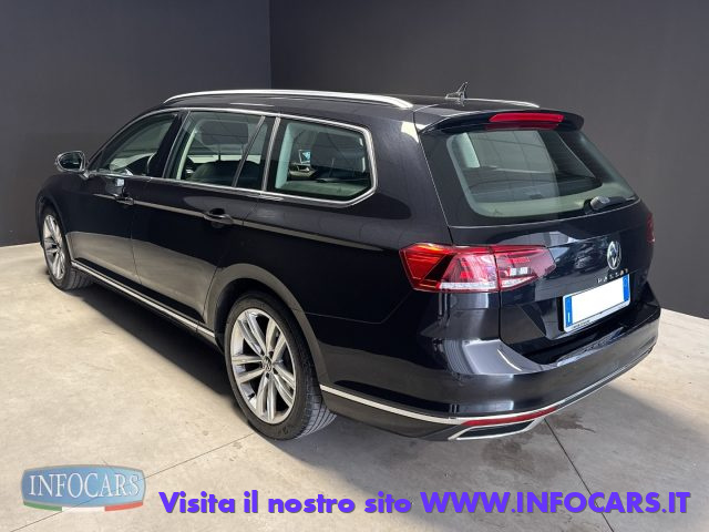 VOLKSWAGEN Passat Variant usata, con Airbag