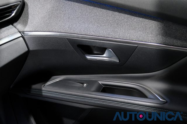 PEUGEOT 3008 usata, con Sensori di parcheggio anteriori