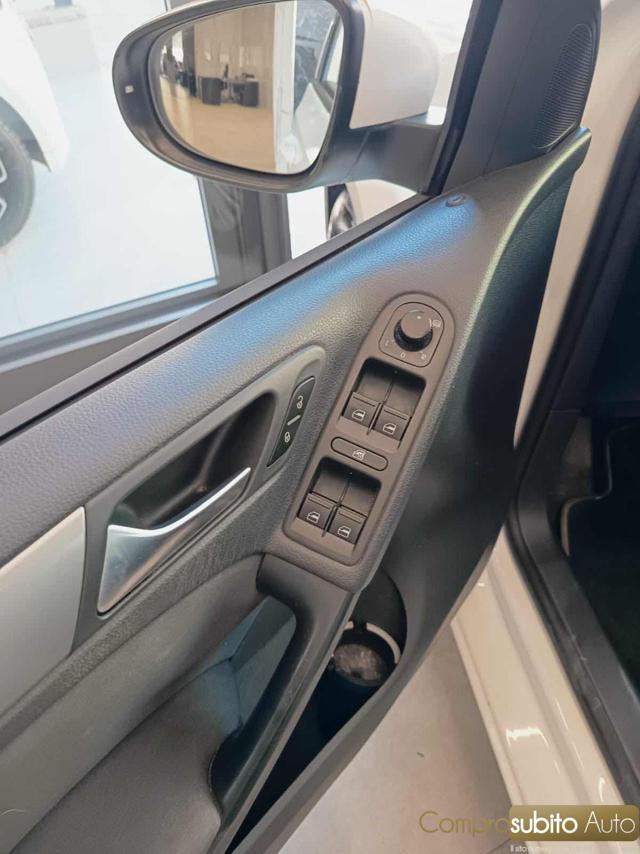 VOLKSWAGEN Golf usata, con Airbag testa