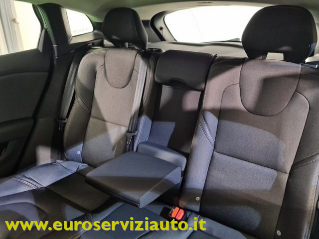 VOLVO V40 Cross Country usata 36