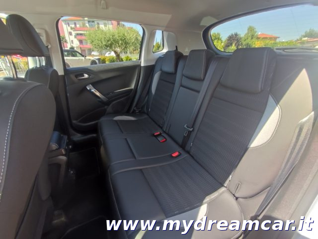 PEUGEOT 2008 usata, con Sensori di parcheggio posteriori