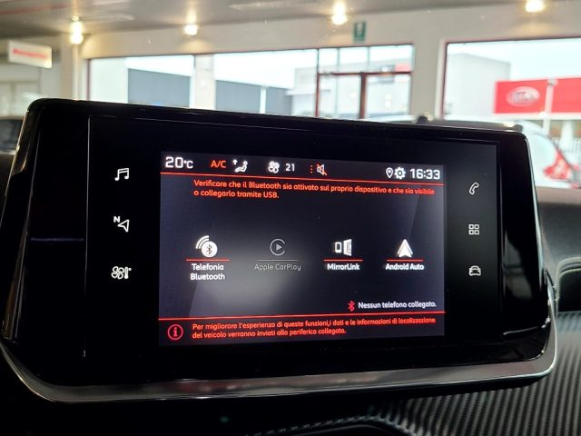 PEUGEOT 2008 usata, con Sedile posteriore sdoppiato