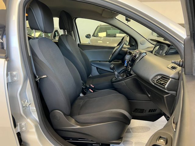 LANCIA Ypsilon usata, con ESP