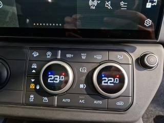 LAND ROVER Defender usata, con Park Distance Control