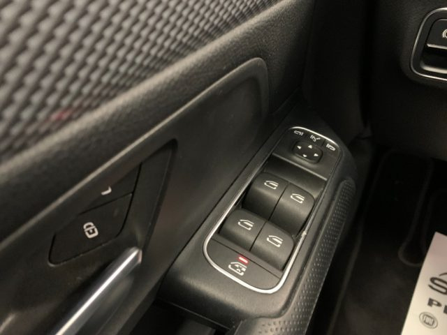 MERCEDES-BENZ GLA 180 usata, con Fari direzionali