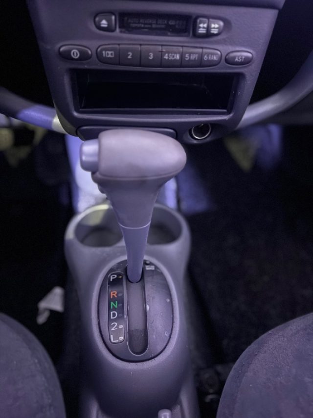 TOYOTA Yaris usata 13