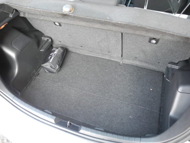 TOYOTA Yaris usata 51