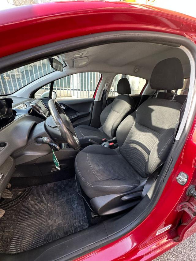 PEUGEOT 208 usata, con Volante in pelle