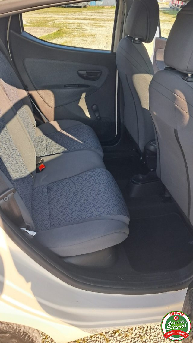 LANCIA Ypsilon usata, con Autoradio