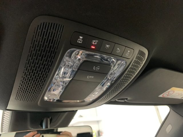 MERCEDES-BENZ GLB 180 usata, con Fari direzionali