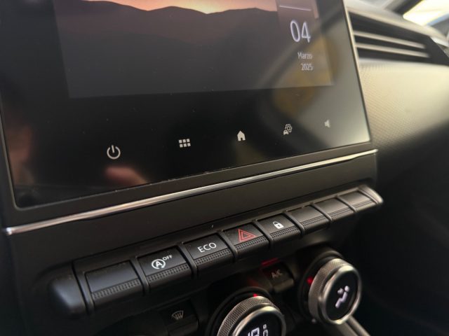 RENAULT Clio usata, con Autoradio digitale