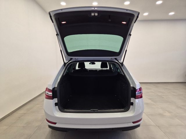 SKODA Superb usata, con Sensore di pioggia