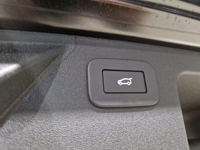 LAND ROVER Discovery Sport usata, con Portellone posteriore elettrico