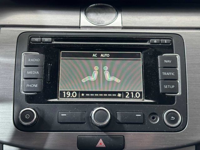 VOLKSWAGEN Passat usata 21