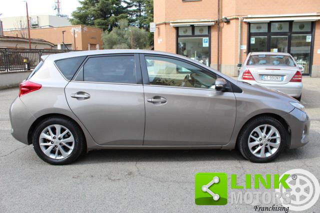 TOYOTA Auris usata, con Autoradio