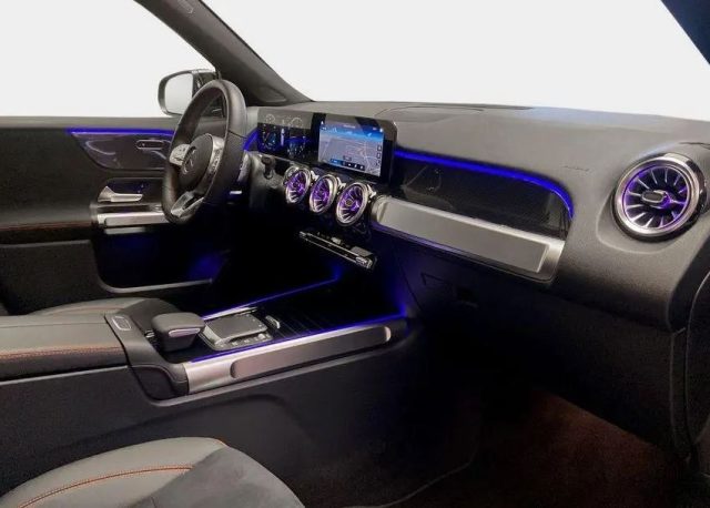 MERCEDES-BENZ GLB 200 usata, con Controllo automatico clima