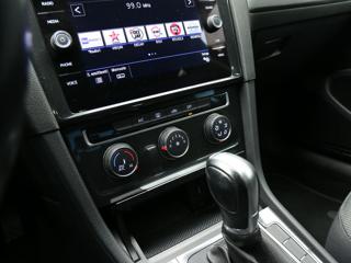 VOLKSWAGEN Golf usata, con ESP