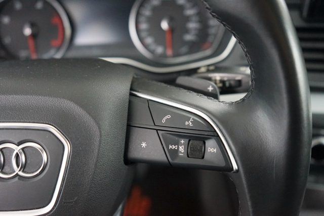 AUDI Q5 usata, con Sensori di parcheggio anteriori