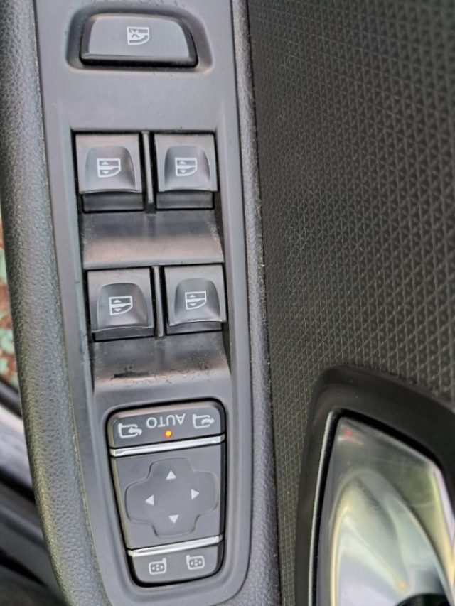 RENAULT Clio usata, con Cruise Control