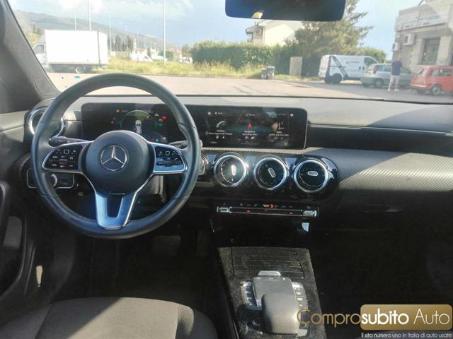 MERCEDES-BENZ CLA 180 usata, con Chiusura centralizzata