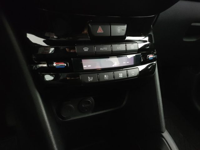 PEUGEOT 208 usata, con USB