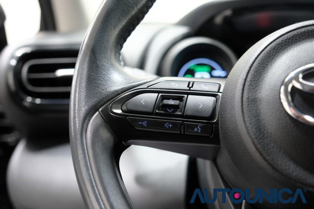 TOYOTA Yaris usata, con Fari LED