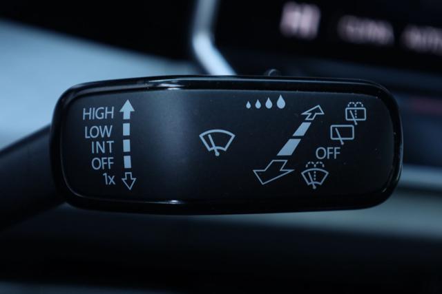 VOLKSWAGEN Golf usata, con Touch screen