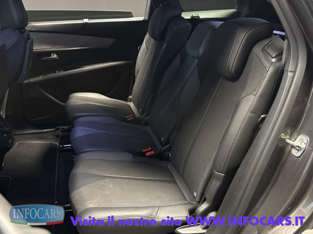 PEUGEOT 5008 usata, con Boardcomputer