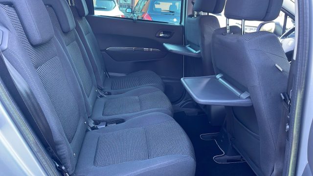PEUGEOT 5008 usata, con Specchietti laterali elettrici