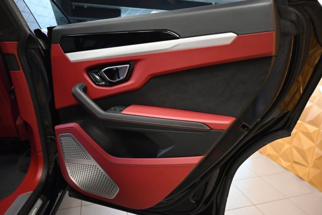 LAMBORGHINI Urus usata 67