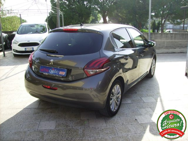 PEUGEOT 208 usata, con Boardcomputer