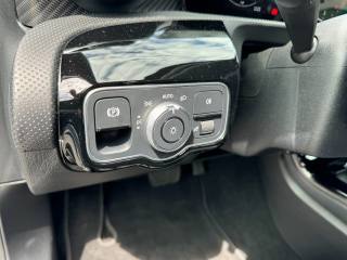 MERCEDES-BENZ A 180 usata, con Leve al volante