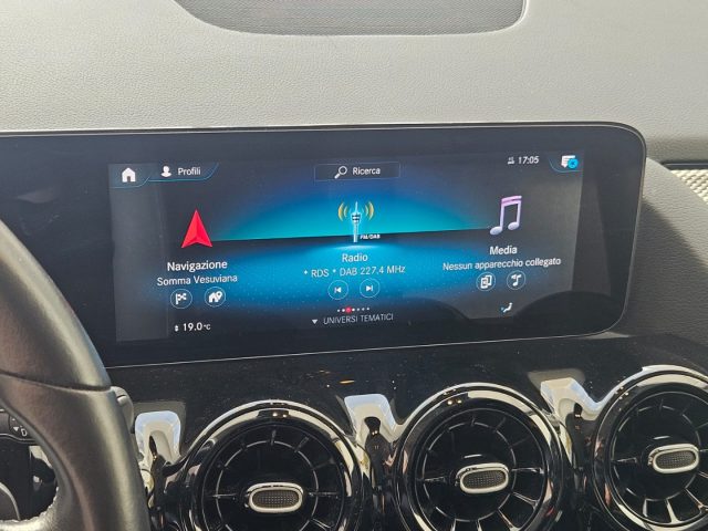 MERCEDES-BENZ GLA 180 usata, con Controllo automatico clima