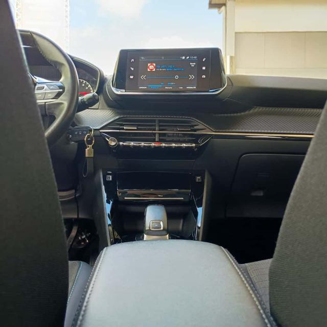 PEUGEOT 2008 usata, con Leve al volante