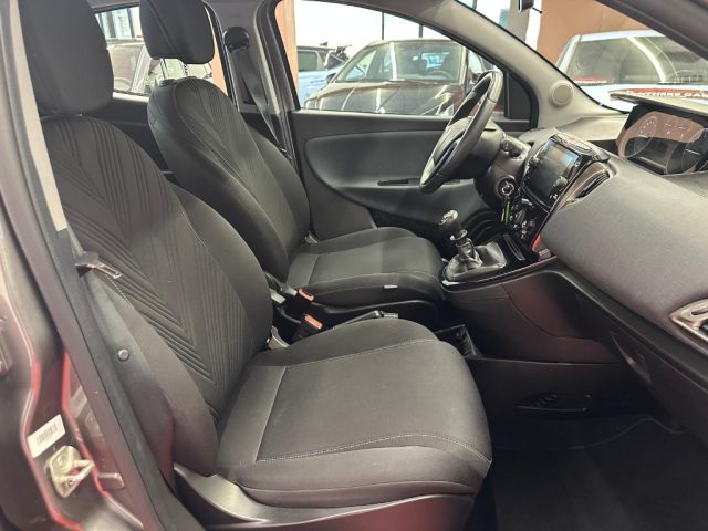 LANCIA Ypsilon usata, con USB